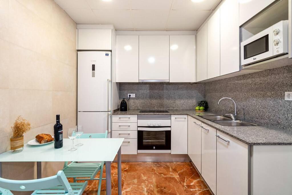 Park Guell Gaudi 2 Bedroom Apartment Barcelona Exterior photo